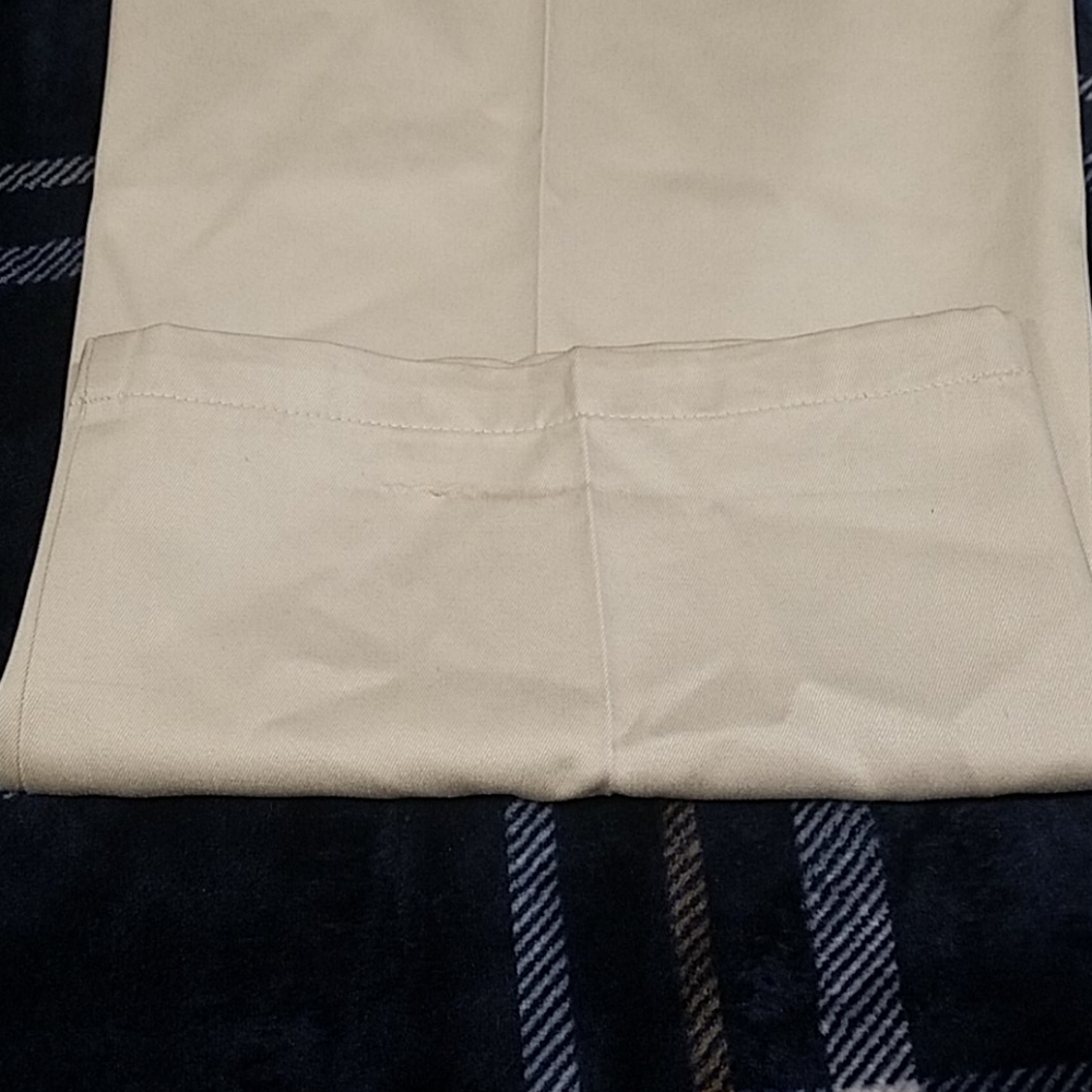 Dockers - Picture 2 of 7
